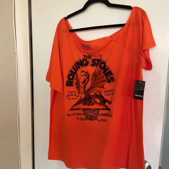 Torrid “Rolling Stones” Off the Shoulder Tour T-Shirt - Sizes 2 & 3 - Picture 3 of 15